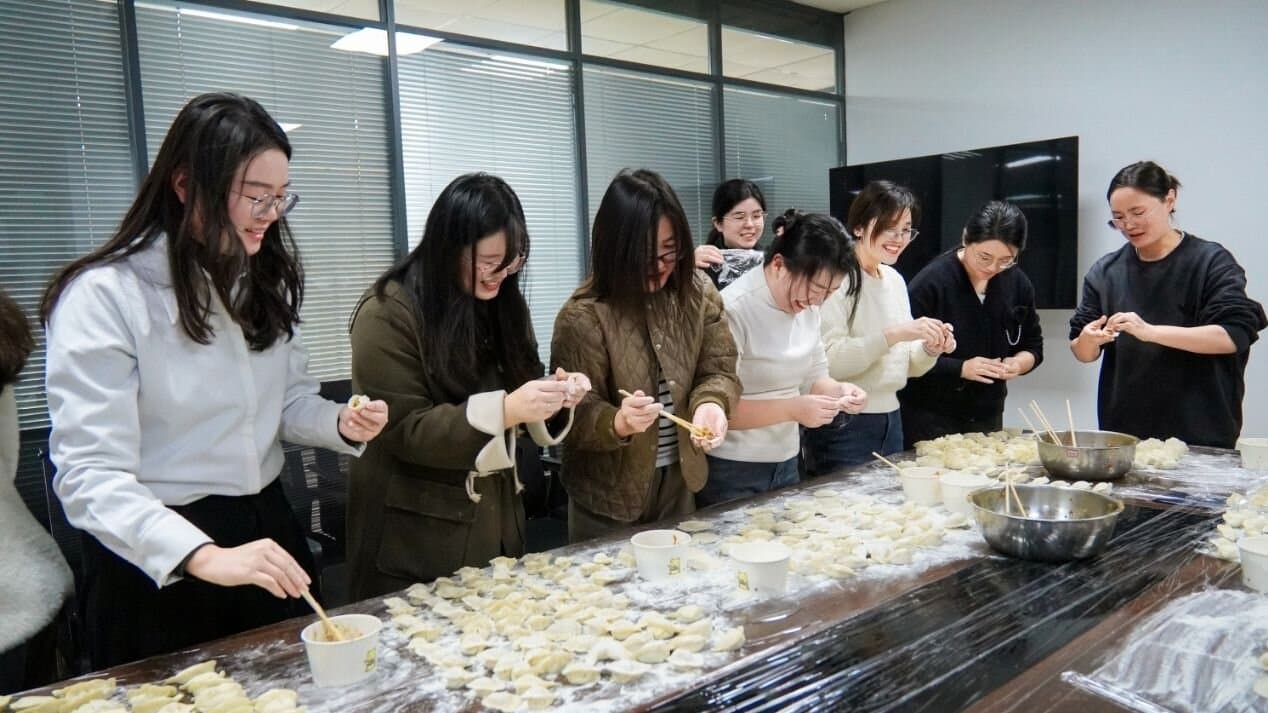 冬至包饺子